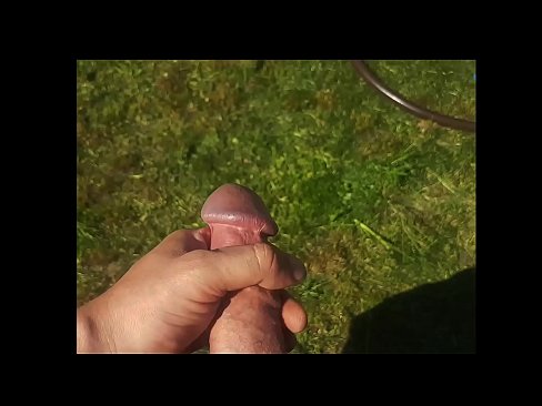 ❤️ Hot Hottie kritt hir rosa Muschi gefuckt a spréngt mat engem Sprëtz an engem Summergaart ️ Anal Porno bei eis