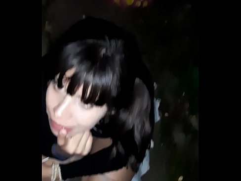 ❤️ Op der Strooss geschwollen Penis am Austausch fir Séissegkeeten ️ Anal Porno bei eis