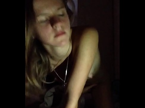 ❤️ E Meedchen masturbéiert a kummt ️ Anal Porno bei eis