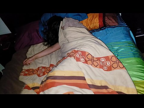 ❤️ Stiefson beréiert seng jonk Stéifmamm wärend hatt schléift. ️ Anal Porno bei eis